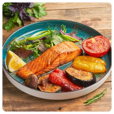 Стейк из семги с овощным гарниром
